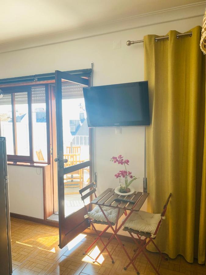 Apartamento Com Patio Na Rua Principal Da Cidade ポルト エクステリア 写真