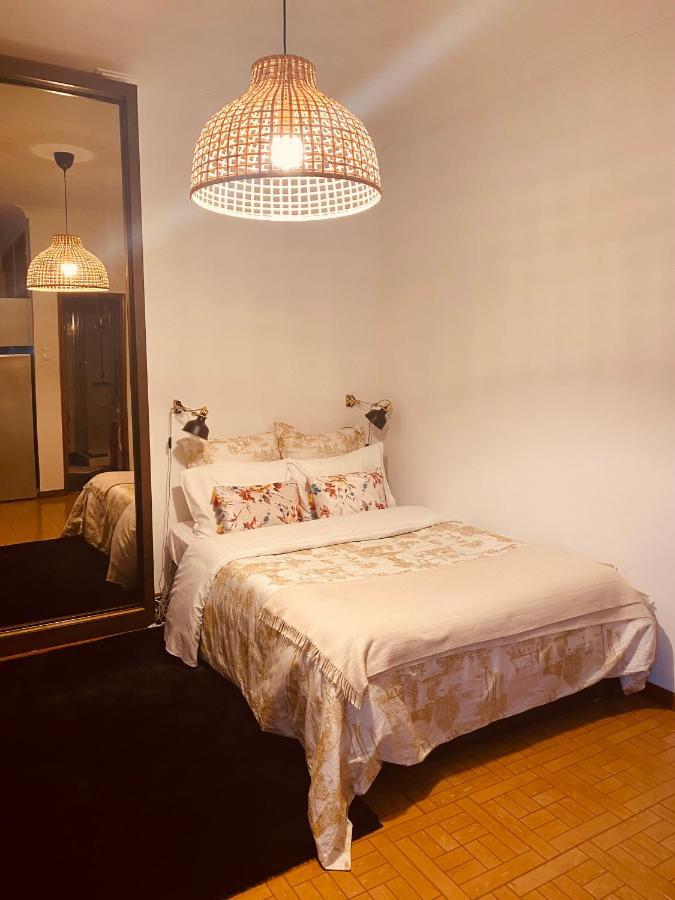 Apartamento Com Patio Na Rua Principal Da Cidade ポルト エクステリア 写真